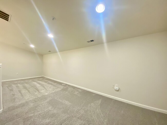 Building Photo - 3153 Asher Rd