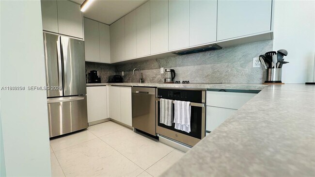 Building Photo - 800 Claughton Island Dr