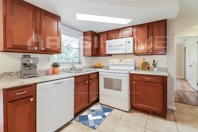 Building Photo - 4143 Oakfield Ave