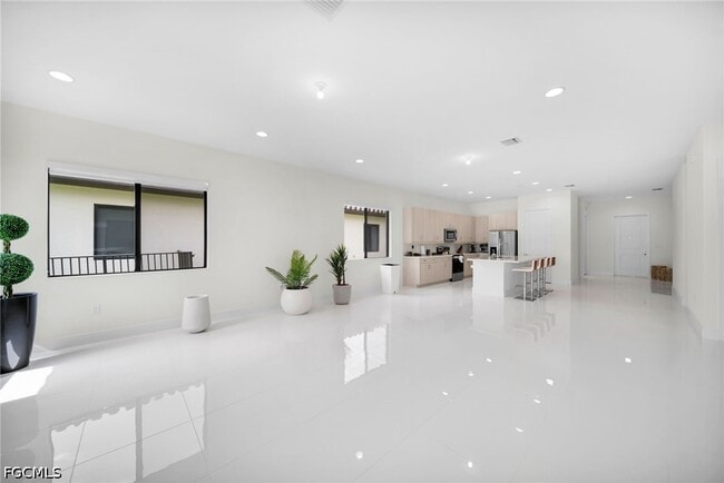 Building Photo - 5043 Ofanto Ln