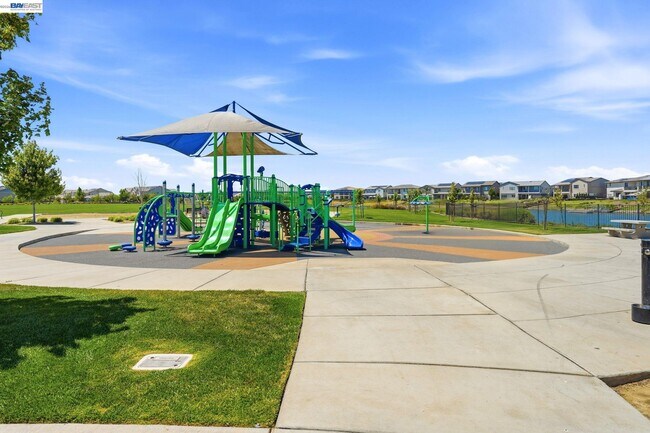 Building Photo - 1550 Plumas Dr