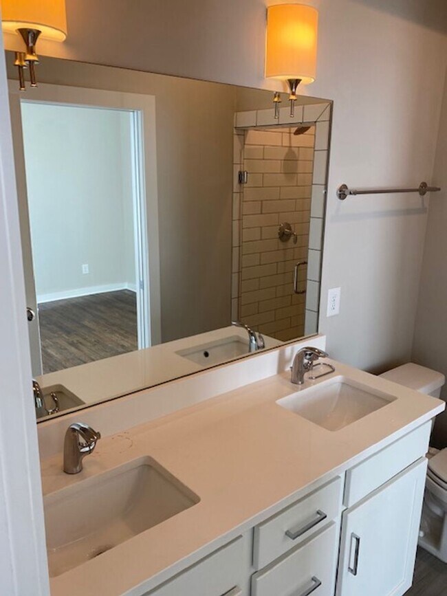 Building Photo - East Nashville with Roof-top Deck and 2 car garage!!