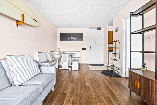 Building Photo - Cute and Newly Upgraded 1/1/1 near Ala Moana