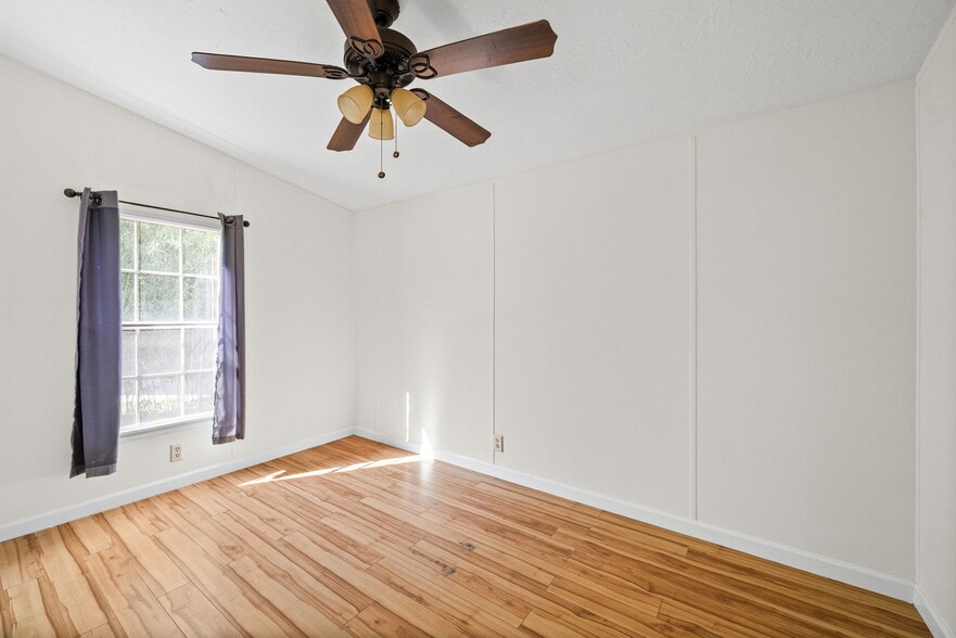 Building Photo - 315 Riverview Dr
