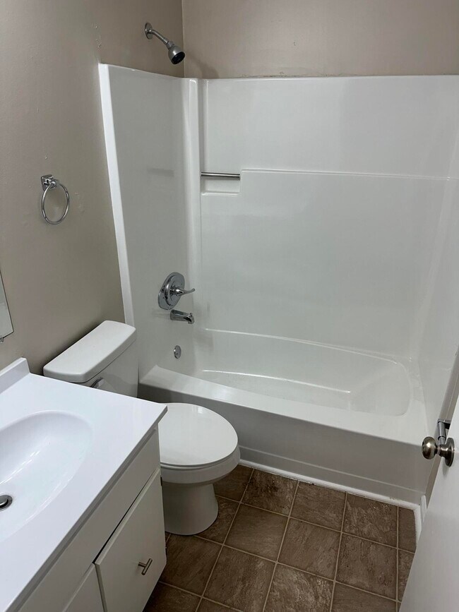 Building Photo - 788 Ridgeview Dr