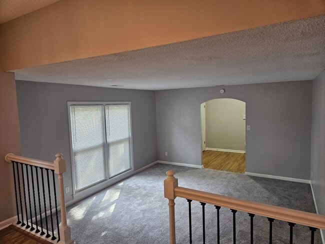 Building Photo - 402 Lotus Dr