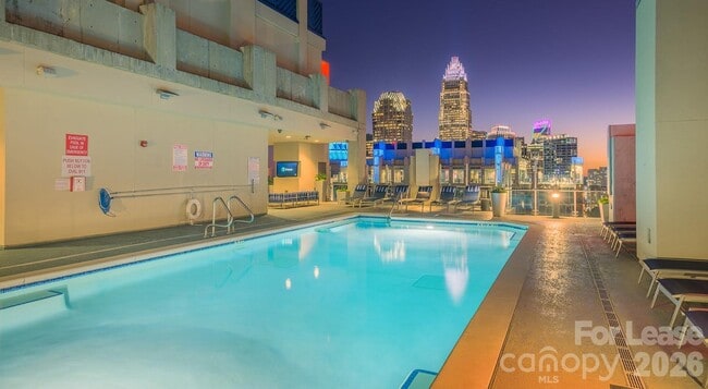 Building Photo - 640 N Church St