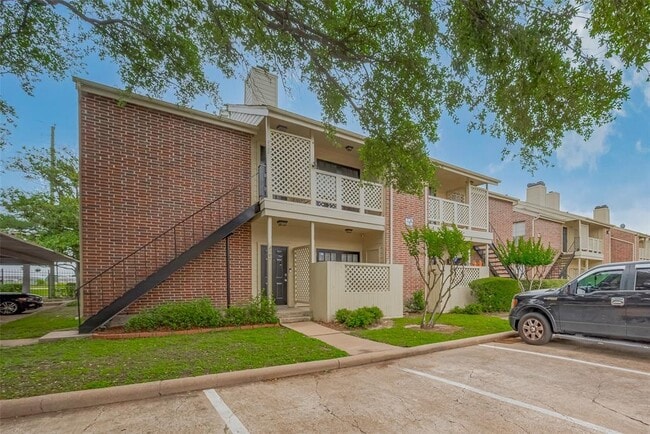 Building Photo - 2121 El Paseo St