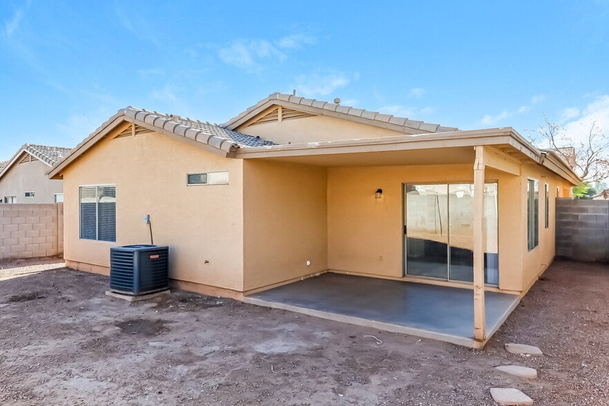 Building Photo - 6054 W Jones Ave
