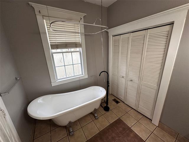 Building Photo - 5614 Columbia Ave