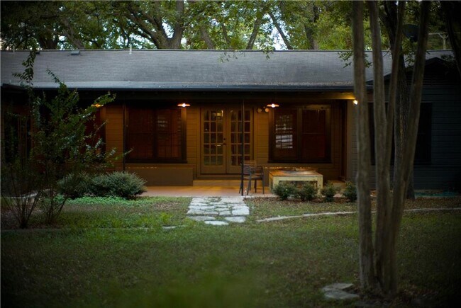 Building Photo - 4504 Elwood Rd