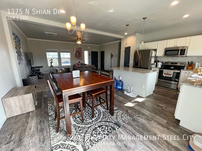 Building Photo - 1375 N Shian Dr