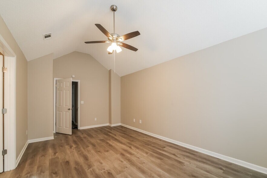 Building Photo - 313 Randy Way