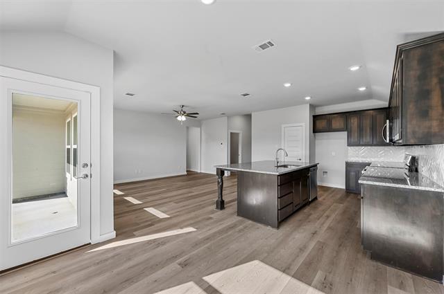 Building Photo - 413 Rose Ave