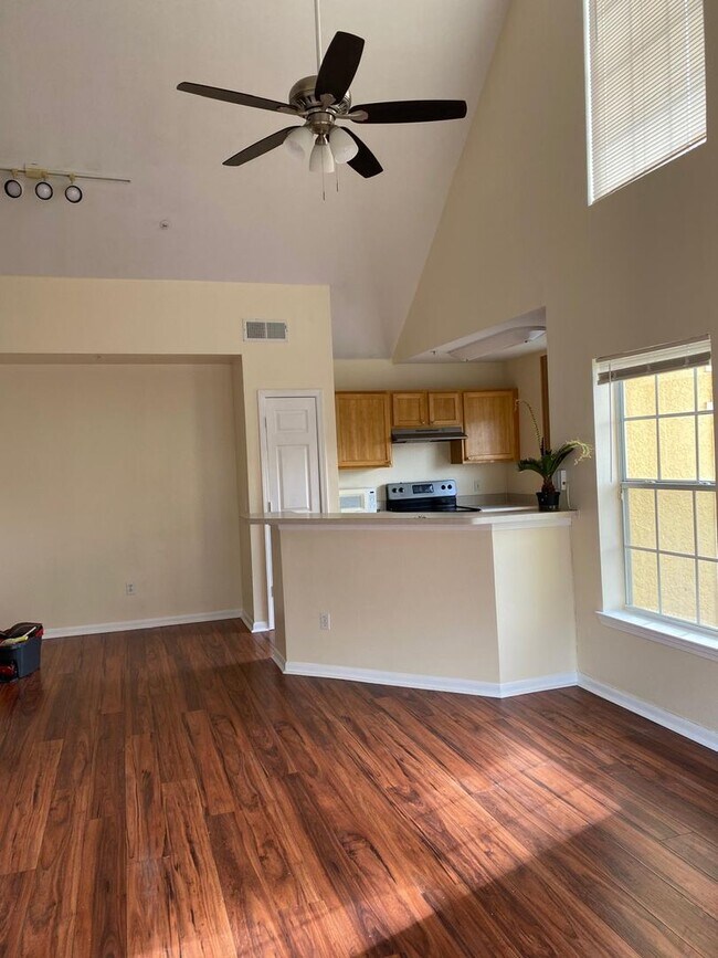 Building Photo - 1 bedroom 1 bath condo