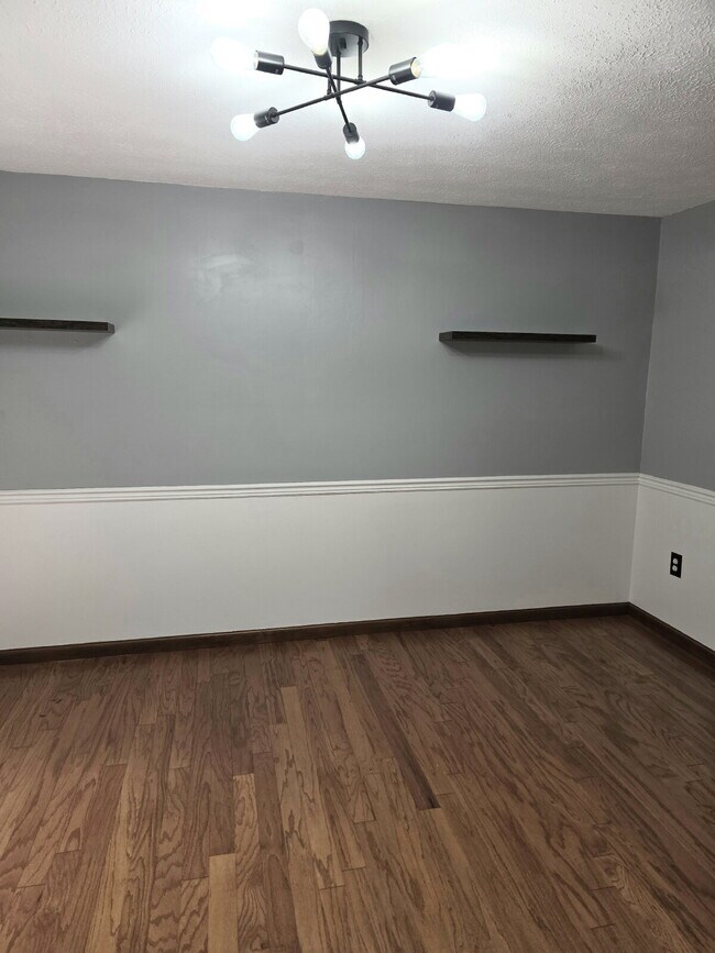 Building Photo - Beautiful Three Bedroom Townhome in Hunting Ridge Community