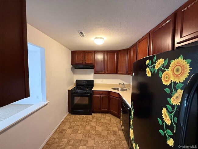 Building Photo - 55 Pinebrook Pl