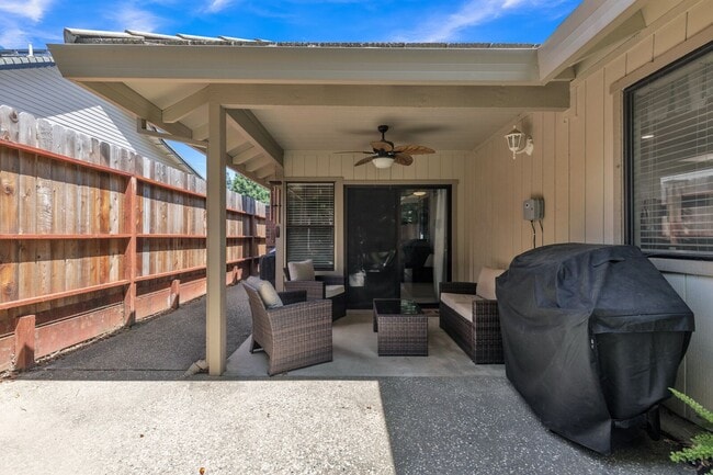 Building Photo - 1856 Ridgeview Dr