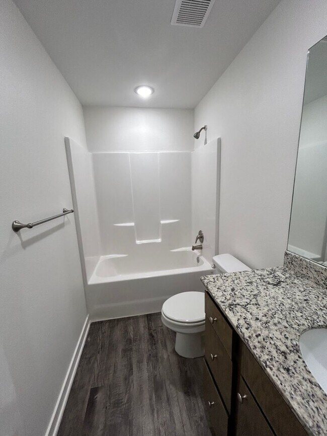 Building Photo - 636 Hidden Springs Dr