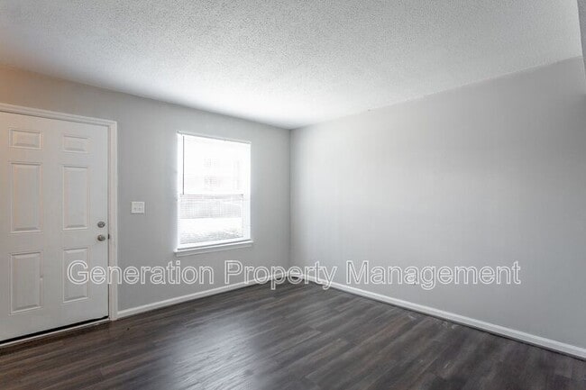 Building Photo - 44 St Victors Ln