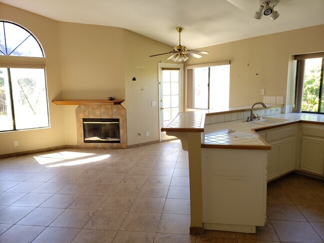 Building Photo - Beautiful home in great neighborhood!