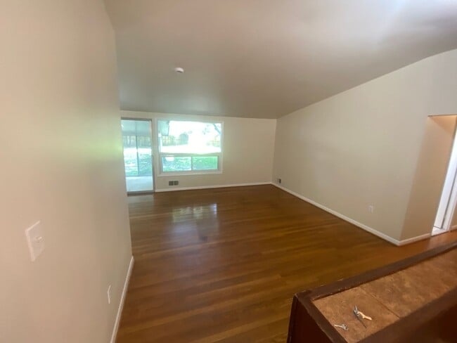 Building Photo - PRICE REDUCTION! A spacious three bedroom/ three bath split foyer single family home located in K...