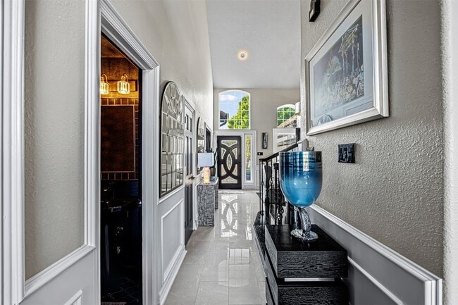 Building Photo - 12345 White Oak Point