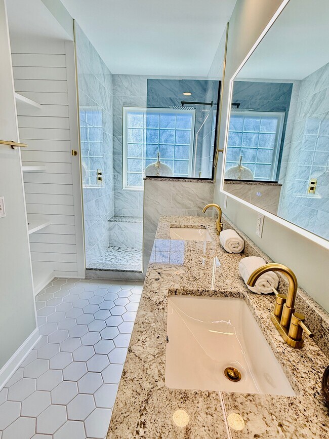 Building Photo - 1371 Hopton Cir