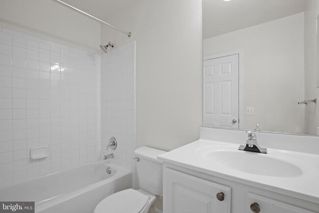 Building Photo - 22941 Fontwell Square