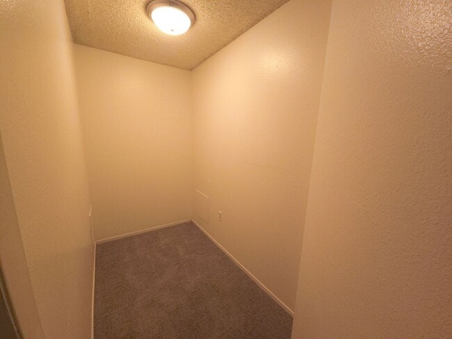 Building Photo - 3035 Oneal Pkwy