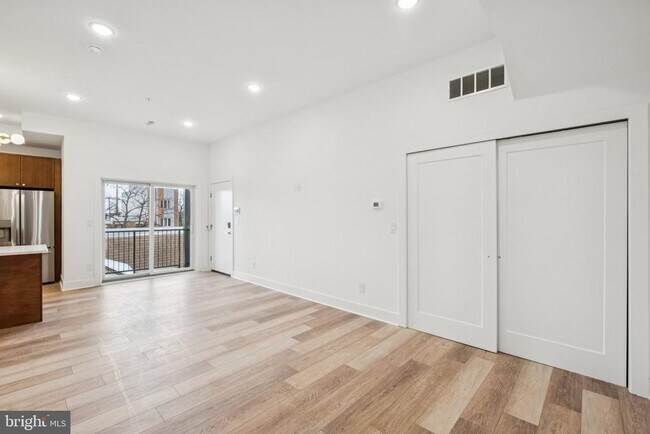 Building Photo - 5034 Florence Ave