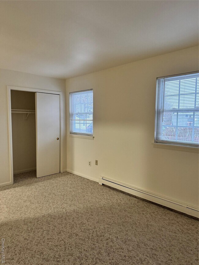 Building Photo - 15 Fern Ct