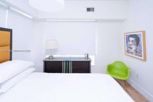 Building Photo - 227 1st St