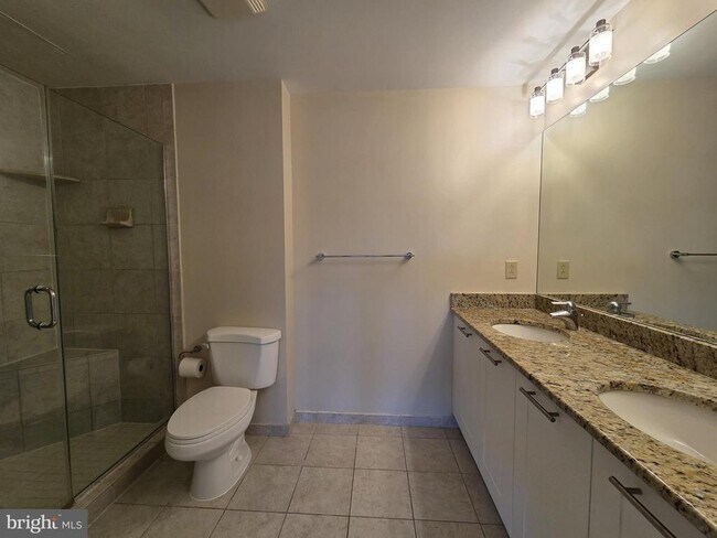 Building Photo - 5750 Bou Ave