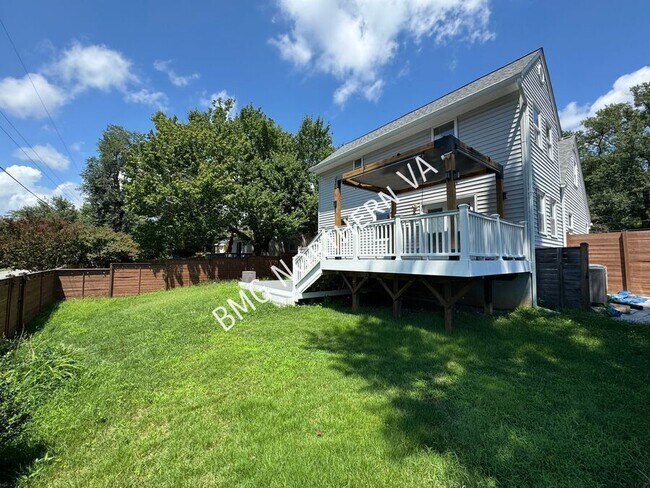 Building Photo - 1909 Rollins Dr