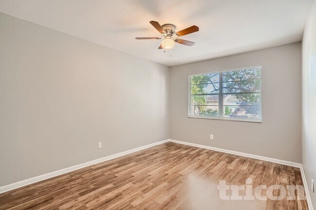 Building Photo - 2063 Los Lomas Dr