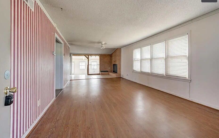 Building Photo - 310 S Sooner Rd