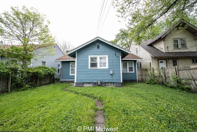 Building Photo - 130 N Gladstone Ave
