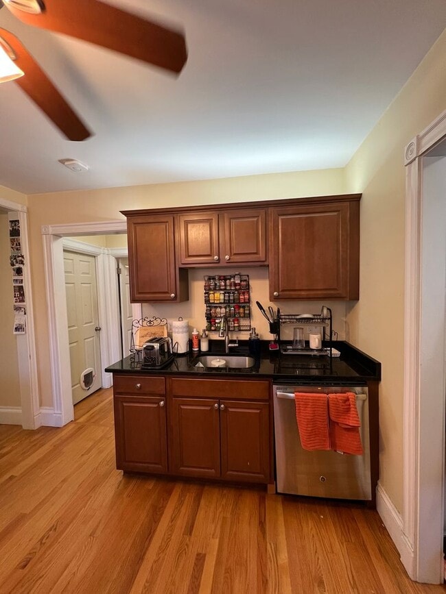 Building Photo - 381 Highland Ave