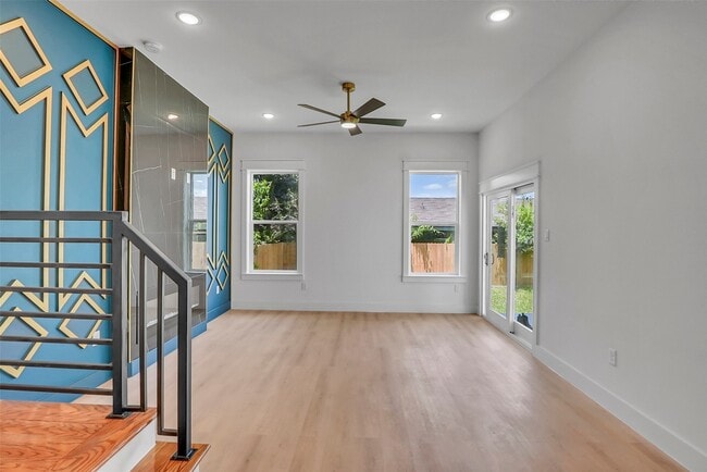 Building Photo - 4833 Paula St