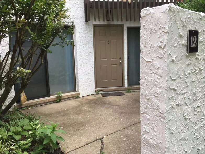 Primary Photo - 812 Stratford Dr