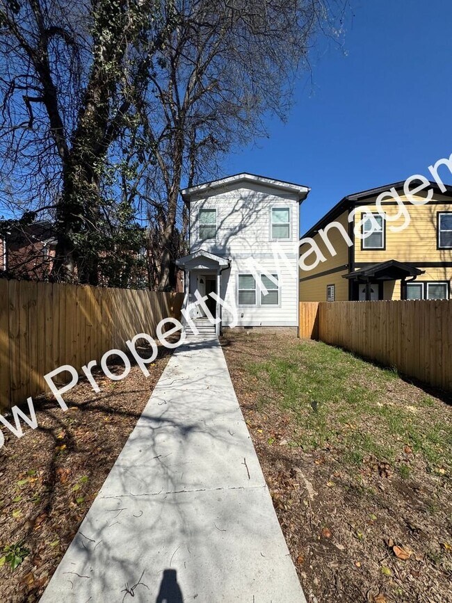 Building Photo - 1911 Hermosa St
