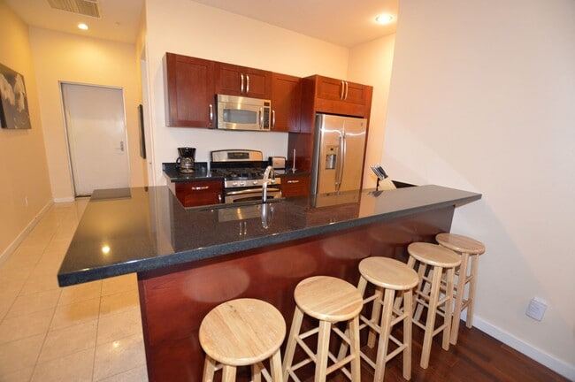 Building Photo - Panorama Towers / Villa Style Condo on two...