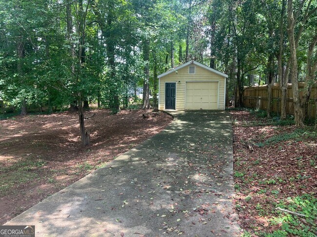 Building Photo - 916 Curry Cir SE