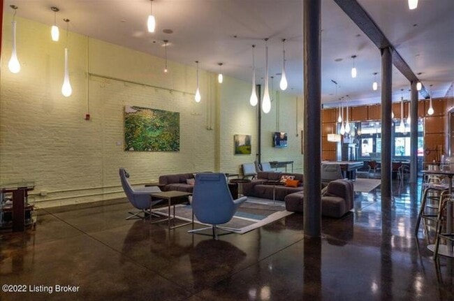 Building Photo - 2 BR/2BA | Newly Renovated Condo| 1-Private Garage | Central downtown!