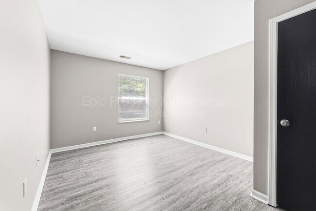 Building Photo - 9030 Charlotte Ct