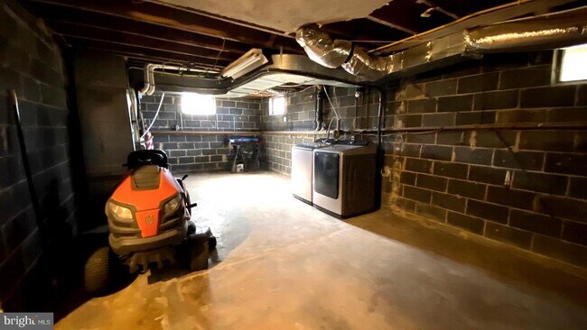 Building Photo - 3 Fairfax Cir