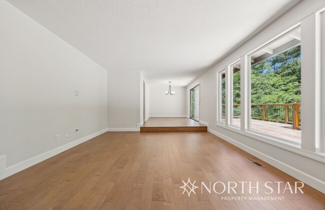 Building Photo - One Level Living in Lake Oswego