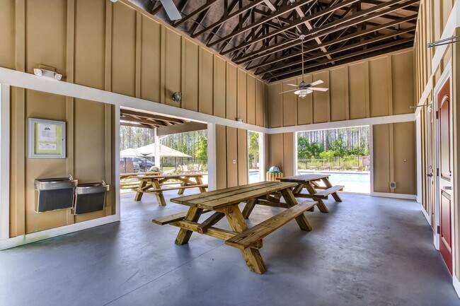 Building Photo - Adorable 3/2 in Lumber Creek