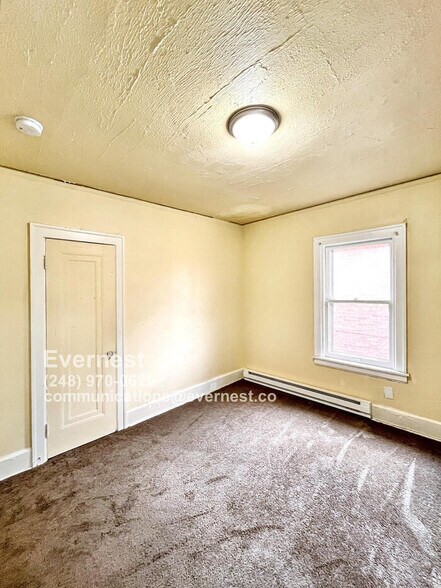 Building Photo - 3032 Cortland St